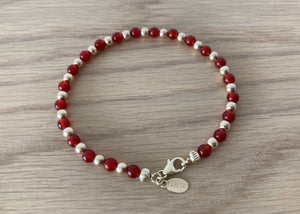 9 Carat Yellow Gold and Red Carnelian Beaded Bracelet